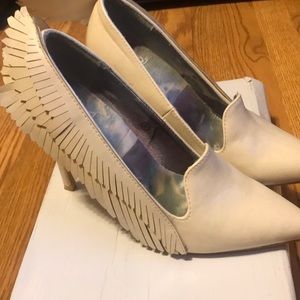 YRU stunning wing heels
